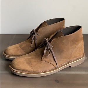 CLARKS Desert boots in beeswax type suede leather